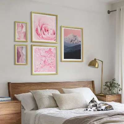 Billedsæt med lyserøde landskaber moderne blomstermotiver til ophæng over sofa
