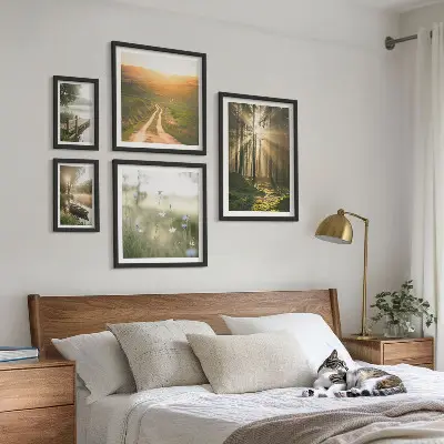 Billedsæt med skovlandskaber motiver af skov og vand til ophængning over sofaen