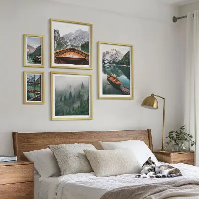 Billedsæt med bjergsøer billeder over sofa