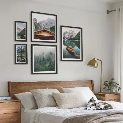 Billedsæt med bjergsøer billeder over sofa