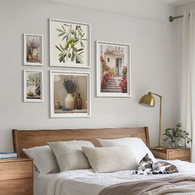 Billedsæt over sofa Stilfuldt interiør blomster frugter