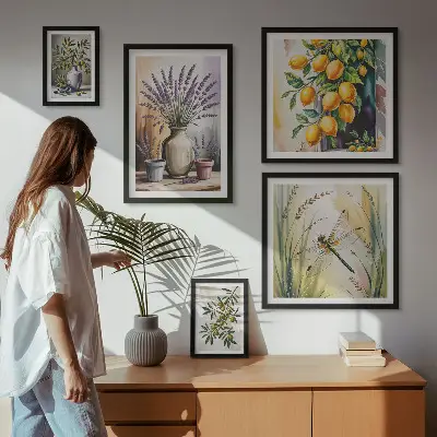 Billedkomposition til væg med motiv af blomster, citroner og oliven i rustik stil