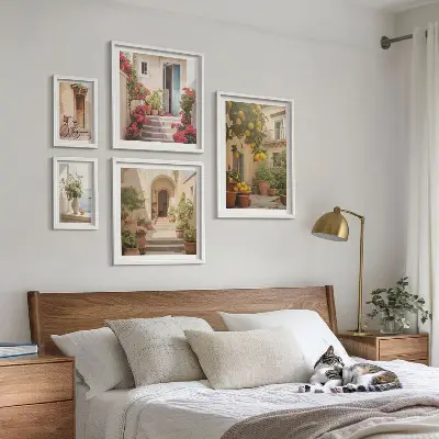 Billedsæt til væg over sofa med motiver af gader, blomster og citrusfrugter fra Provence