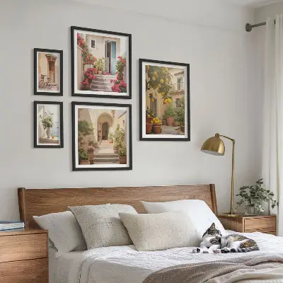 Billedsæt til væg over sofa med motiver af gader, blomster og citrusfrugter fra Provence