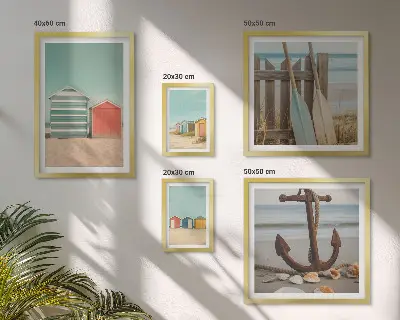 Billedsæt over sofa med motiv af stilfulde strandhuse ved havet