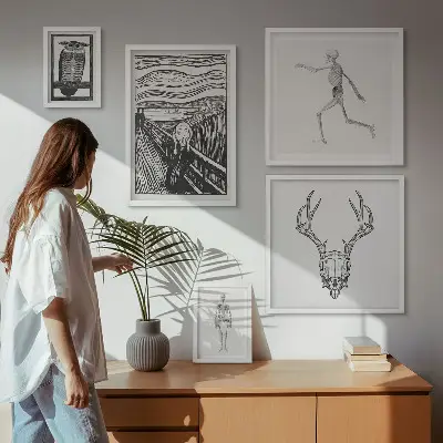 Surrealistisk kunst med mand i naturen billedsæt over sofaen