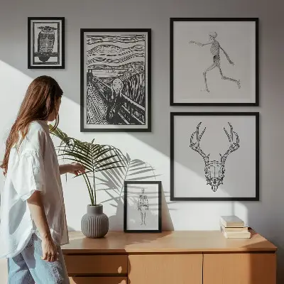 Surrealistisk kunst med mand i naturen billedsæt over sofaen