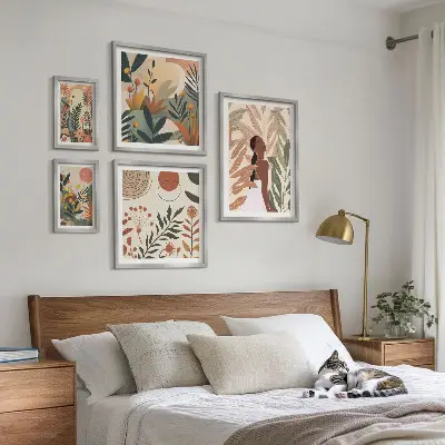 Billedkomposition til væg i boho-stil med en plantefigur