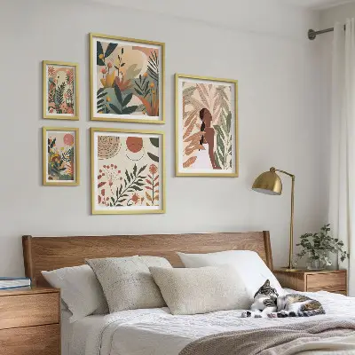 Billedkomposition til væg i boho-stil med en plantefigur