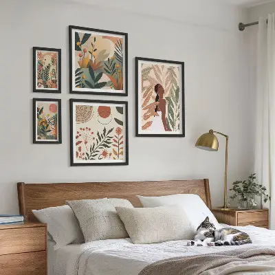 Billedkomposition til væg i boho-stil med en plantefigur