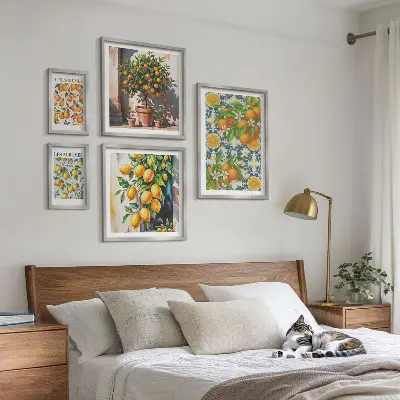 Billedsæt over sofa med vintage motiv af citrusfrugter og blomster