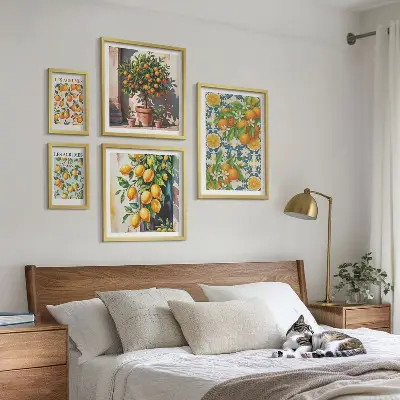 Billedsæt over sofa med vintage motiv af citrusfrugter og blomster