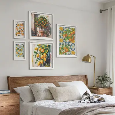 Billedsæt over sofa med vintage motiv af citrusfrugter og blomster