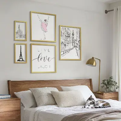 Billedkomposition til væg med stilfuld parisisk inspiration