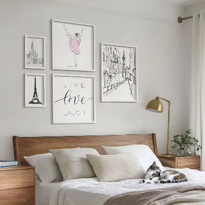 Billedkomposition til væg med stilfuld parisisk inspiration