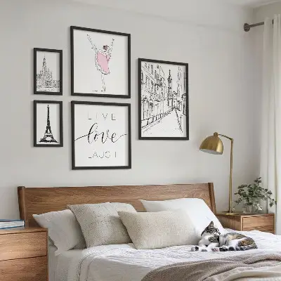 Billedkomposition til væg med stilfuld parisisk inspiration