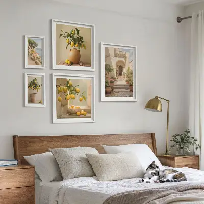 Billedsæt over sofa med stilfuldt citrusmotiv