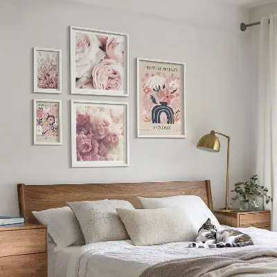 Billedkomposition til væg med blomsterdekorationer i boho-stil