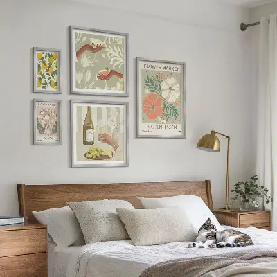 Billedsæt over sofa med blomster og frugter i vintagestil