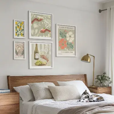 Billedsæt over sofa med blomster og frugter i vintagestil