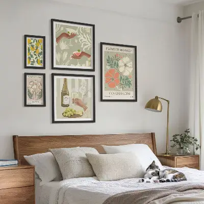 Billedsæt over sofa med blomster og frugter i vintagestil