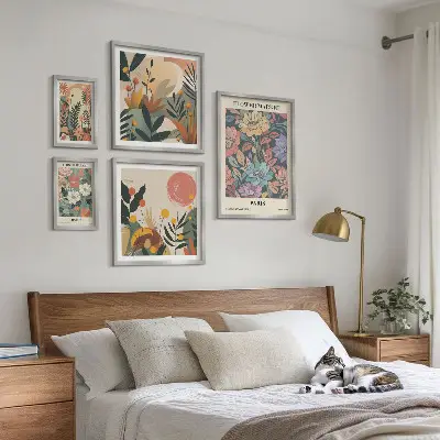 Billedkomposition til væg med blomstermotiver fra Paris og London