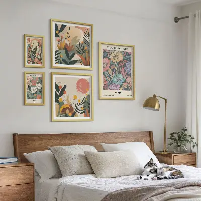 Billedkomposition til væg med blomstermotiver fra Paris og London
