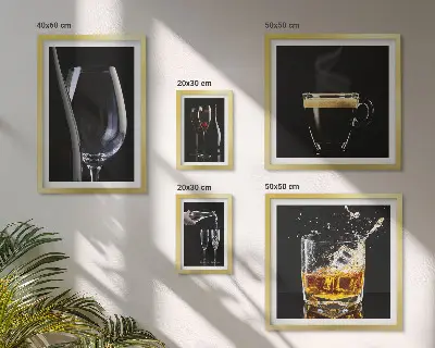 Billedkomposition til væg med cocktails og drinks i barstil