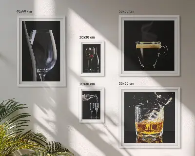 Billedkomposition til væg med cocktails og drinks i barstil
