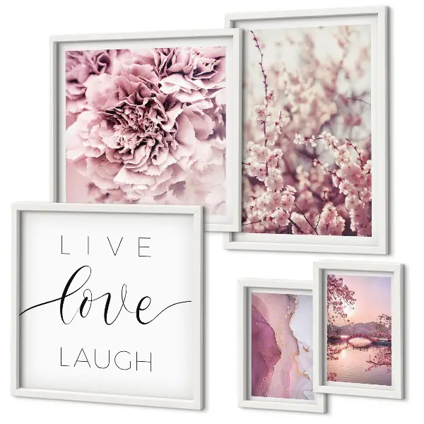 Billedkomposition til væg med blomstermotiver og pastelfarvede slogans