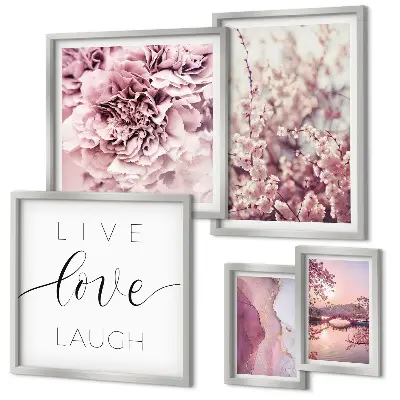 Billedkomposition til væg med blomstermotiver og pastelfarvede slogans
