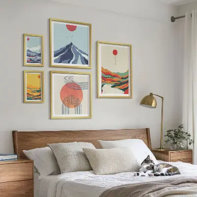 Abstrakte bjerglandskaber billedsæt over sofa