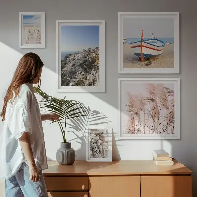 Billedsæt over sofa motiver af landskaber, strande og hvide bygninger
