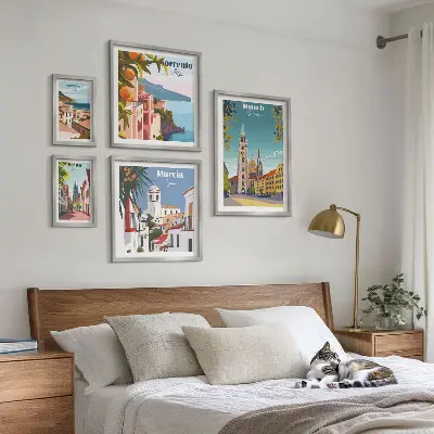 Billedsæt over sofa med motiver af europæisk arkitektur