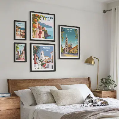 Billedsæt over sofa med motiver af europæisk arkitektur