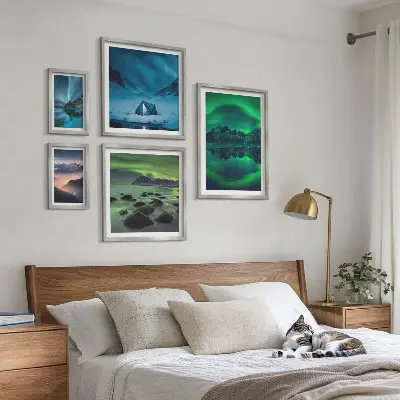 Billedsæt af vinterlandskaber i nordlysbjergene sæt til ophængning over sofaen