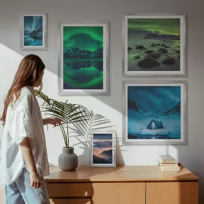 Billedsæt af vinterlandskaber i nordlysbjergene sæt til ophængning over sofaen