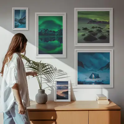 Billedsæt af vinterlandskaber i nordlysbjergene sæt til ophængning over sofaen