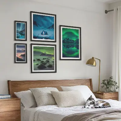 Billedsæt af vinterlandskaber i nordlysbjergene sæt til ophængning over sofaen