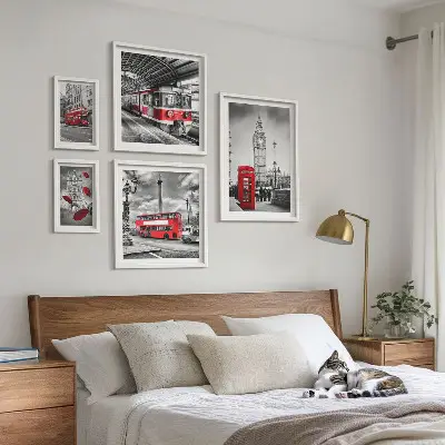 Billedsæt til væg over sofa motiver fra London med farveaccenter