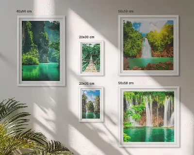 Billedsæt over sofa med motiv af tropiske vandfald i grøn natur
