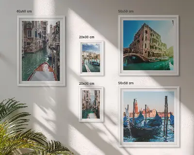 Billedsæt over sofa med motiv af Venedigs gondoler