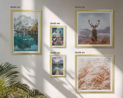 Billedsæt over sofa med motiv af bjerglandskaber og natur