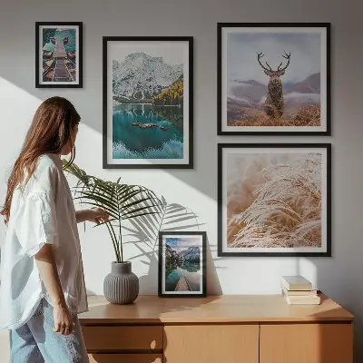 Billedsæt over sofa med motiv af bjerglandskaber og natur