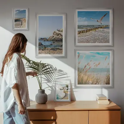 Billedsæt over sofa med strandlandskaber ved havet