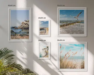 Billedsæt over sofa med strandlandskaber ved havet