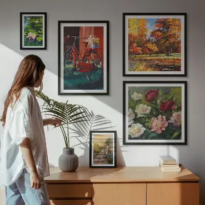 Billedsæt over sofa med motiv af blomstercykler i naturen