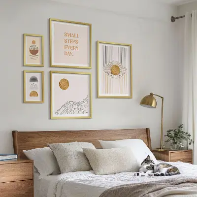 Abstrakt geometrisk billedsæt til ophængning over sofa