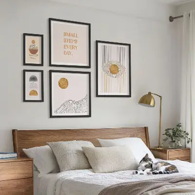 Abstrakt geometrisk billedsæt til ophængning over sofa