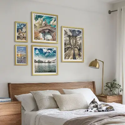 Billedsæt af bybroer og bystrukturer til ophængning over sofaen